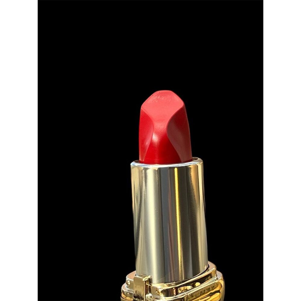 L'Oreal Paris Colour Riche Lipstick Successful Red 187 Satin Finish - Picture 4 of 15